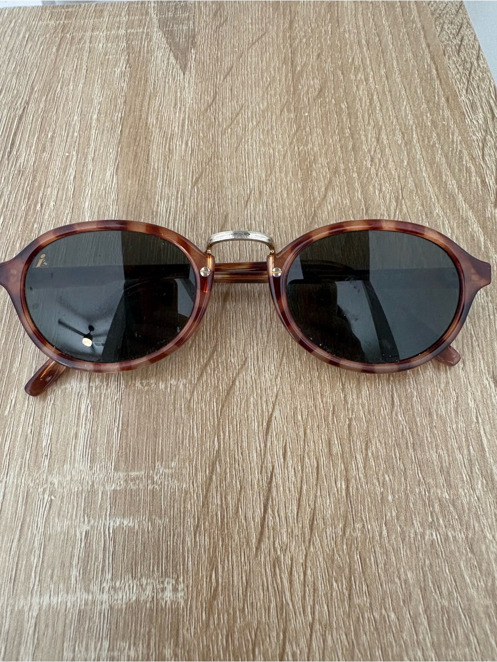Women’s Round Tortoiseshell Sunglasses with Metal Bridge - Brown
